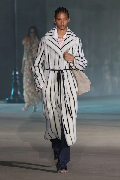 Look 9